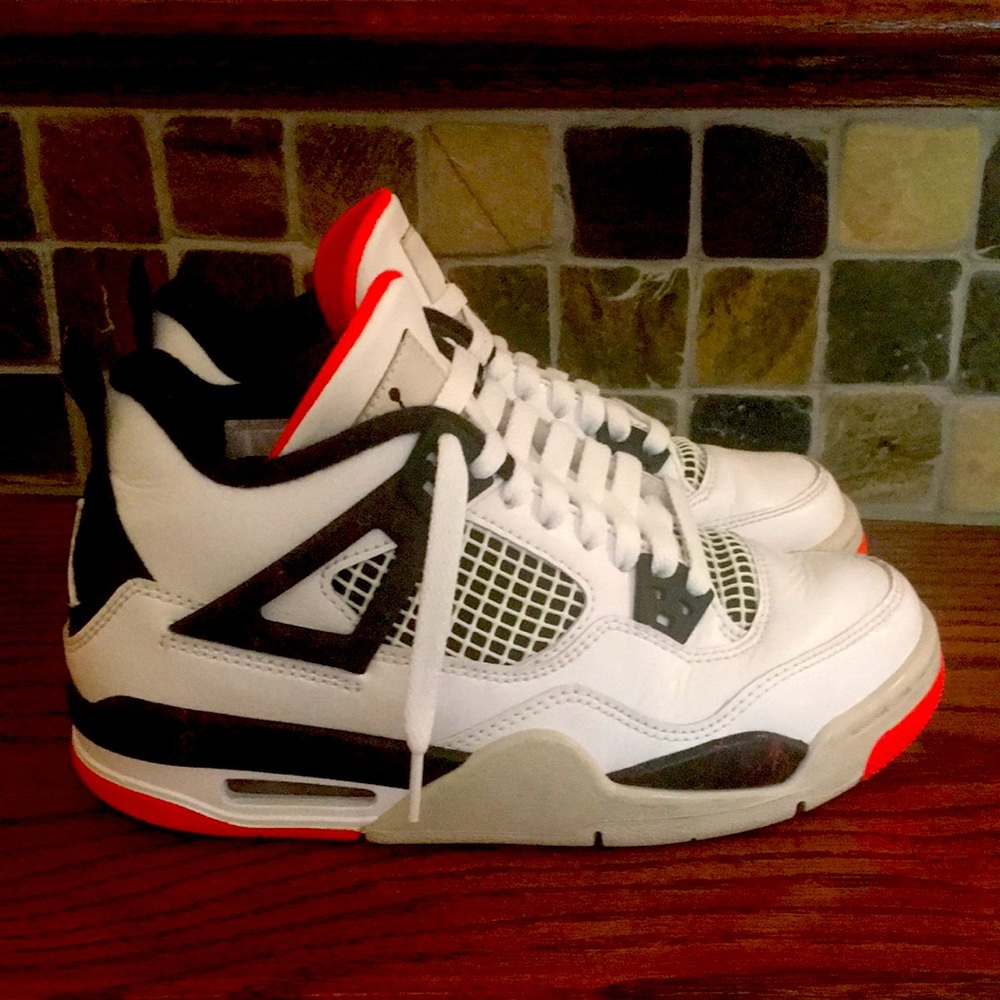 Air Jordan Retro 4 Boys size 4.5